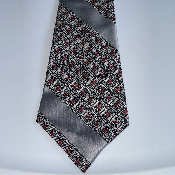 Groovy Vtg 70s gray & red striped polyester clip on tie - Picture 2 of 7